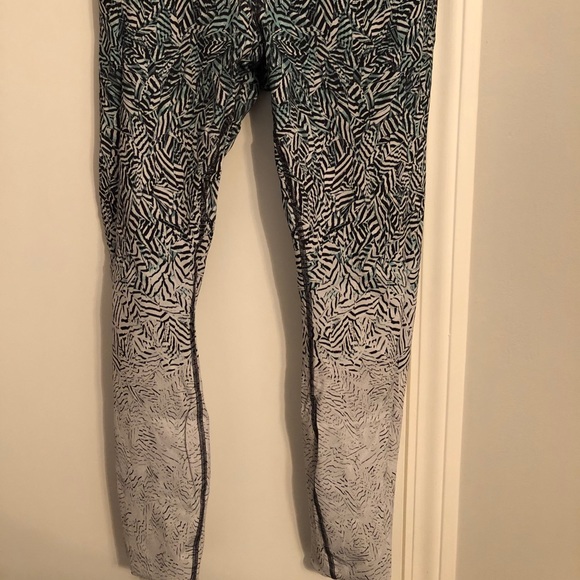 Lululemon invigorate crop leggings - Picture 2 of 3